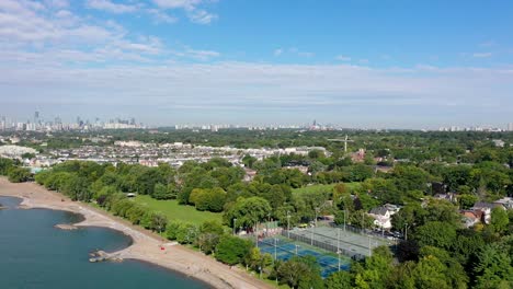 Aerial-shot-of-Toronto-beaches-in-the-summer-on-the-coast-of-Lake-Ontario