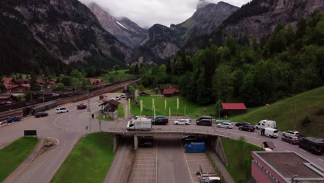 Cars-lining-up-the-Lotschberg-Tunnel-car-train