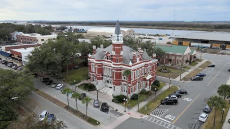 Luftaufnahme-Des-Alten-Rathauses-In-Brunswick,-Georgia