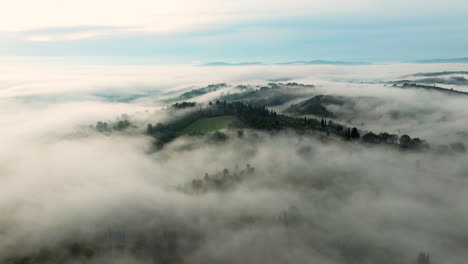 Clouds-And-Fog-Over-The-Mountain-Hills,-Trees-And-Forest-In-Sunrise-In-Turcany,-Italy