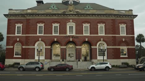 Brunswick-Georgia-City-Hall-on-a-Cloudy-Day