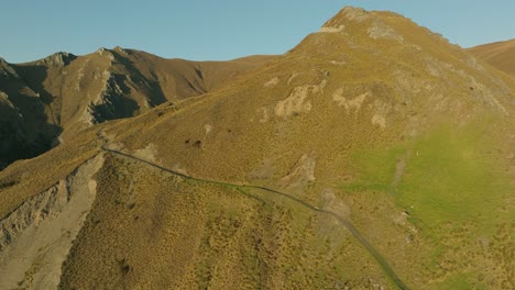Bergwanderweg-Auf-Dem-Isthmus-Gipfel-In-Der-Südalpenlandschaft-Neuseelands,-Goldene-Stunde