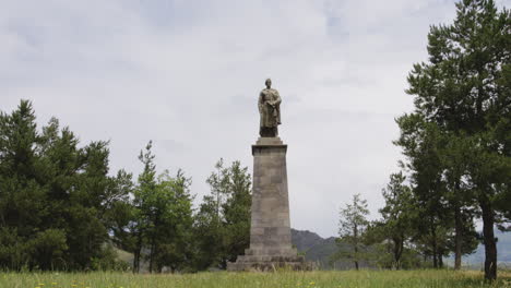 Statue-of-Shota-Rustaveli-on-stone-pedestal-in-georgian-countryside