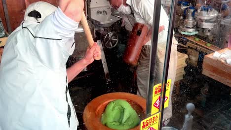 Worlds-Most-Famous-Mochi-Place,-Mochi-Pounding,-Nara,-Japan