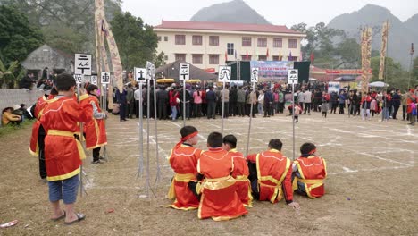 Kinder-Nehmen-An-Den-Kulturellen-Aktivitäten-Des-Long-Tong-Festivals-Teil,-Das-In-Der-Stadt-Bac-Son,-Provinz-Lang-Son,-Vietnam,-Stattfindet