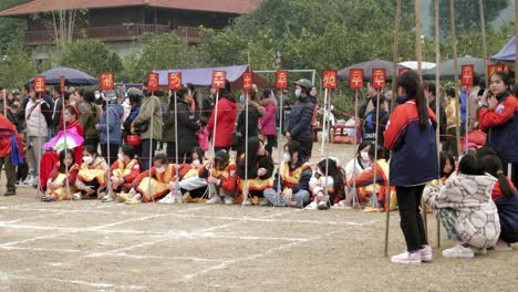 Los-Niños-Participan-En-Las-Actividades-Culturales-En-El-Festival-Long-Tong,-Celebrado-En-La-Ciudad-De-Bac-Son,-Provincia-De-Lang-Son,-Vietnam