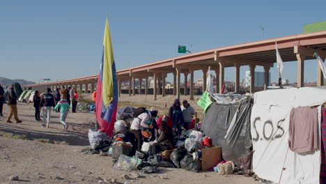 Das-Venezolanische-Flüchtlingslager-Bittet-Um-Hilfe