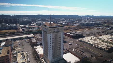 Beautiful-aerial-orbit-of-Thomas-Jefferson-Tower-in-downtown-Birmingham,-Alabama