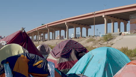 Ein-Einblick-In-Das-Leben-Von-Einwanderern,-Die-In-Den-USA-Campieren