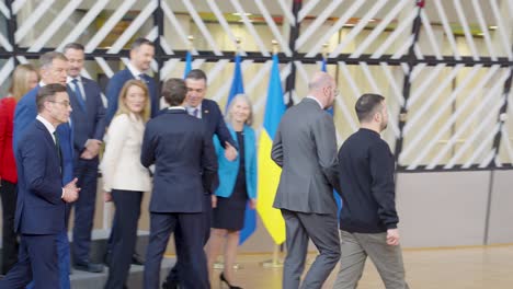 Der-Ukrainische-Präsident-Wolodymyr-Selenskyj-Trifft-Sich-Mit-Europäischen-Staats--Und-Regierungschefs-Im-Europa-Gebäude-In-Brüssel,-Belgien