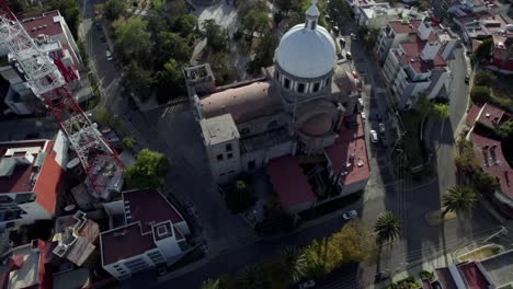 Die-Kirche-Befindet-Sich-In-Der-Nähe-Eines-Kommunikationsturms,-Sie-Heißt-Iglesia-Del-Cielo-Und-Befindet-Sich-In-La-Paz,-Puebla,-Mexiko