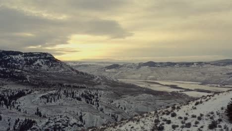 El-Majestuoso-Amanecer-Sobre-El-Paisaje-Nevado-De-Kamloops