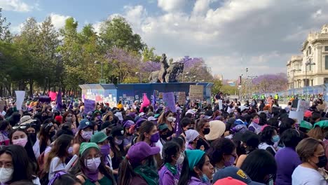 Marcha-Feminista-Contra-La-Violencia-De-Género,-8-De-Marzo-En-La-Ciudad-De-México-Miles-De-Mujeres-Protestan-En-Las-Calles-Por-Seguridad-Y-Mejores-Condiciones-De-Vida