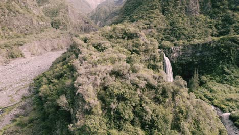 Big-island-waterfall-in-Reunion