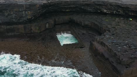 Pull-away-shot-of-the-"Wormhole"-on-the-island-of-Inis-Mór-on-the-West-coast-of-Ireland