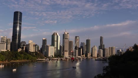 View-of-Brisbane-City-skyline-from-kangaroo-Point,-Queensland,-Australia