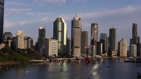 View-of-Brisbane-City-skyline-from-kangaroo-Point,-Queensland,-Australia