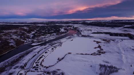 Winterschönheit-Von-Oben:-Luftaufnahmen-Des-Kanadischen-Sonnenuntergangs