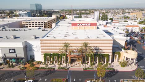 aerial-time-lapse-of-customers-parking-their-cars-and-entering-exiting-shopping-at-Kohl's-and-REI-on-a-beautiful-sunny-SoCal-day