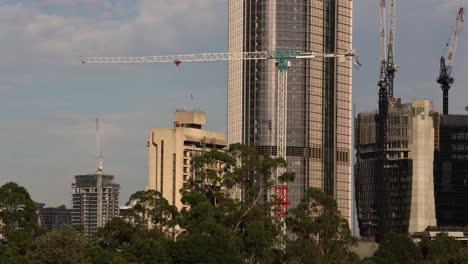 Blick-Auf-Den-Bau-Des-Projekts-Queens-Wharf-Vom-Kangaroo-Point,-Brisbane,-Australien