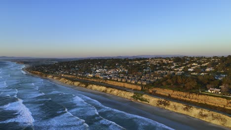 Paradise-living-on-the-sunny,-warm-coast-of-San-Diego,-California,-USA---Aerial-view