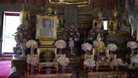 Inclinación-Interior-Templo-Del-Buda-De-Oro