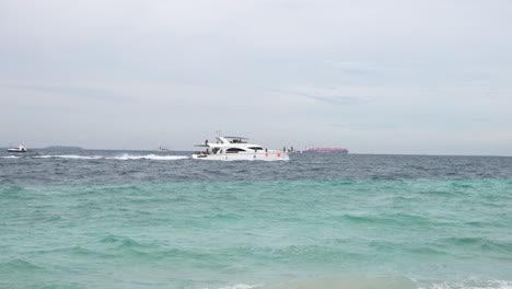 speedboat-cruises-across-the-open-seas-which-is-very-beautiful-towards-Damar-Island-which-is-north-of-Jakarta