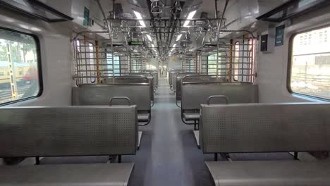 Aspecto-Interior-De-Un-Local-Ferroviario-Ac-Recién-Construido-En-Mumbai,-Maharashtra