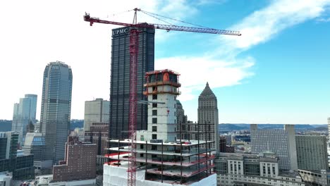 Tall-tower-crane-hoisting-steel-to-construct-new-skyscraper-in-downtown-Pittsburgh,-PA