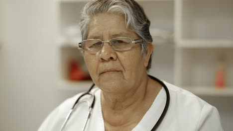 Portrait-of-Smiling-Senior-Nurse
