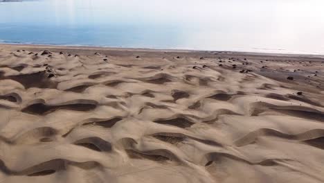 Sanddünen-Wüste-Gegen-Meereslandschaft-In-Maspalomas-Gran-Canaria-Wüsten-In-Der-Nähe-Der-Küste