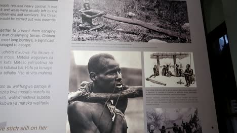 Nahaufnahme-Einer-Informationstafel-Zur-Erklärung-Der-Sklaverei-In-Sansibar,-Ausstellungsdenkmal
