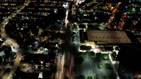 Lufthyperlapse-Von-Guadalajara,-Jalisco-Bei-Nacht