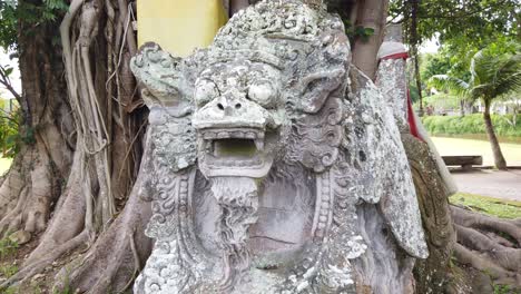 Barong-Statue,-Balinese-Mythological-Creature,-Sculpture-in-Bali,-Indonesia-of-Ancient-Religious-Figure-of-Hinduism