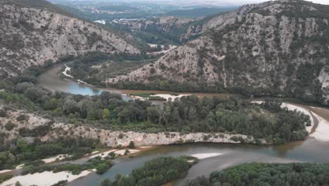 Drohnenvideo,-Das-über-Den-Gewundenen-Fluss-Nestos-In-Griechenland-Fliegt,-Sommertag,-Weitwinkelaufnahme