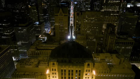 Aerial-tilt-shot-in-front-of-the-Ceres-statue-and-the-Board-of-Trade-building,-revealing-the-Van-Buren-street-in-South-Loop,-Chicago,-USA