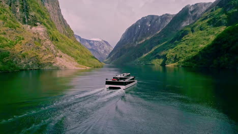 Electric-ferry-boat-taking-passengers-to-an-from-Norway's-Viking-Valley-historical-village