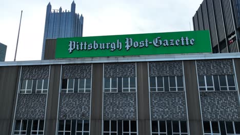 Pittsburgh-Post-Gaceta-Edificio-Y-Logotipo-En-El-Centro-De-Pittsburgh,-Pa