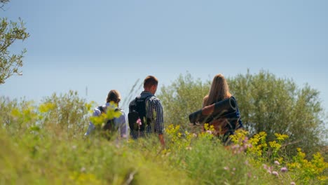 Friends-hiking-leisurely-in-a-spring-in-Mediterranean-meadow