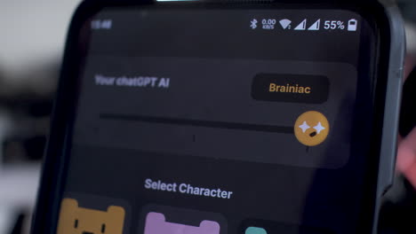 Vista-De-Cerca-De-La-Persona-Que-Usa-Chatgpt-En-El-Móvil-Y-Desplaza-Los-Niveles-De-IA-Que-Van-Desde-Raro,-Inteligente-Y-Cerebrito