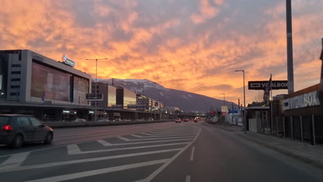 Conduciendo-Por-La-Carretera-De-Circunvalación-Sur-De-Sofia-Y-Cherni-Vrah-La-Cumbre-De-La-Montaña-Vitosha-Al-Atardecer