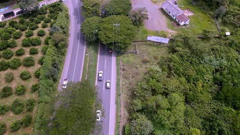 Fahrzeuge-Auf-Der-Autobahn-In-Pereira,-Kolumbien-C
