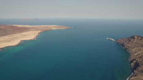Aerial-View-of-Atlantic-Ocean-Waters-Between-Lanzarote-and-La-Graciosa-Canary-Islands,-Spain