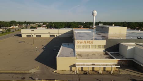 Closed-Sears-Store-in-Detroit,-aerial-drone-view