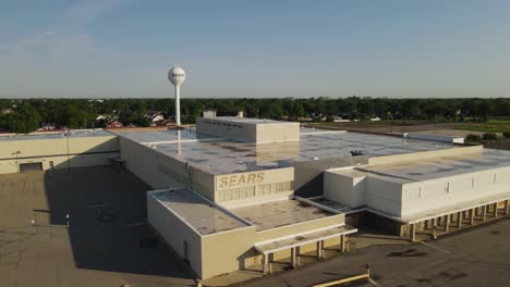 Verlassenes-Sears-Ladengebäude-Nach-Dem-Konkurs-In-Detroit,-Luftaufnahme