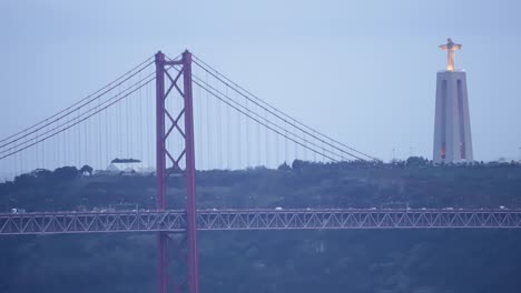 Heiligtum-Der-Christus-König-Statue-Bei-Sonnenuntergang-In-Lissabon,-4K-Drohnenaufnahmen