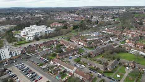 Wohnsiedlung-Debden,-Essex,-Vereinigtes-Königreich,-Drohnen-Luftaufnahme