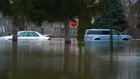 Hurrikan,-Überschwemmung,-Klimawandel,-Autos,-Hilflose-Autos,-Katastrophe,-Zerstörung,-Überschwemmung
