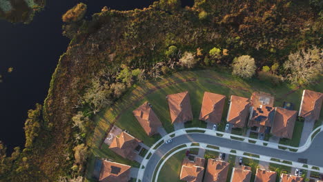 Aerial-view-over-lakeside,-neighborhood-homes,-sunset-in-Florida,-USA---top-down,-drone-shot