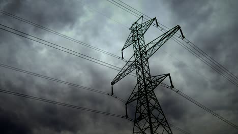 Falla-De-La-Red-Eléctrica-De-4k-Líneas-Eléctricas-De-Alto-Voltaje-Tormentosas-Oscuras